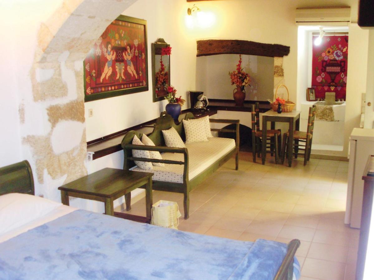 Madonna Studios Chania  Bilik gambar